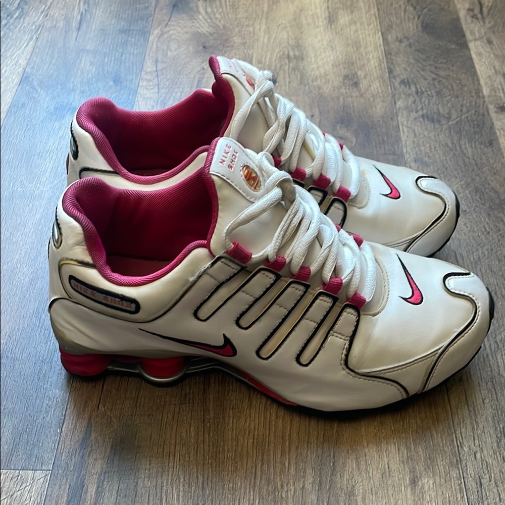 Nike Shox White and Pink Sneakers - Picture 8 of 12
